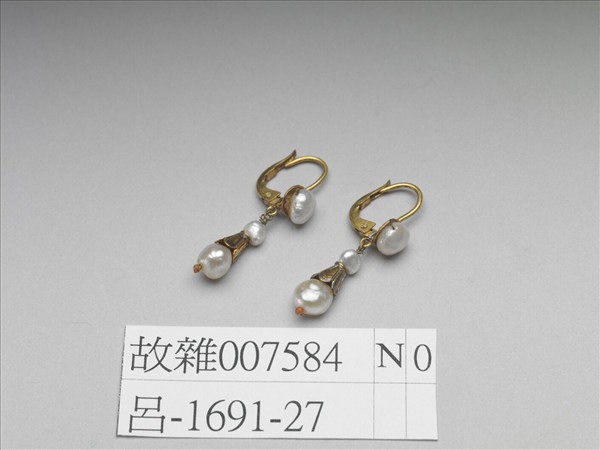 金嵌珍珠耳墜（一對）