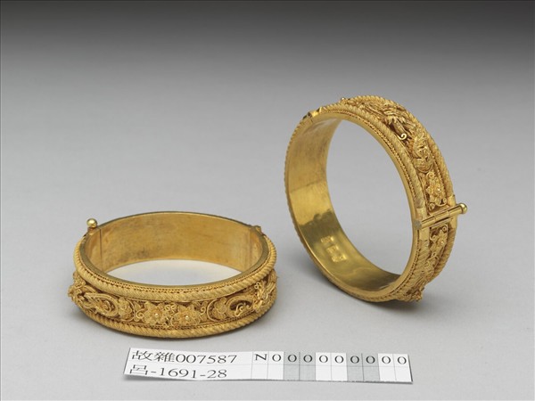 金纍絲花卉龍紋鐲（二件）