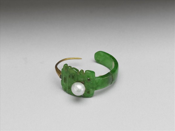 翠玉嵌珠囍字耳墜