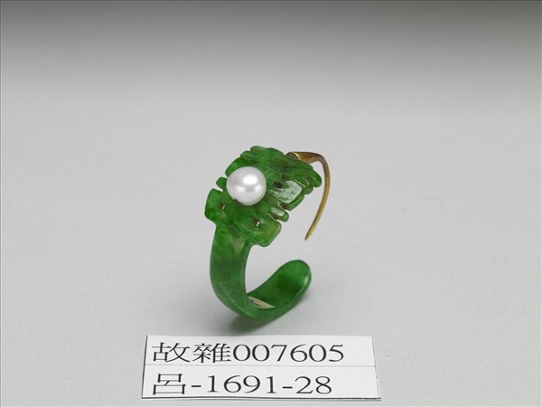 翠玉嵌珠囍字耳墜