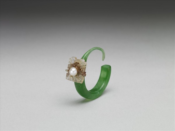 翠玉嵌珠碧璽囍字耳墜