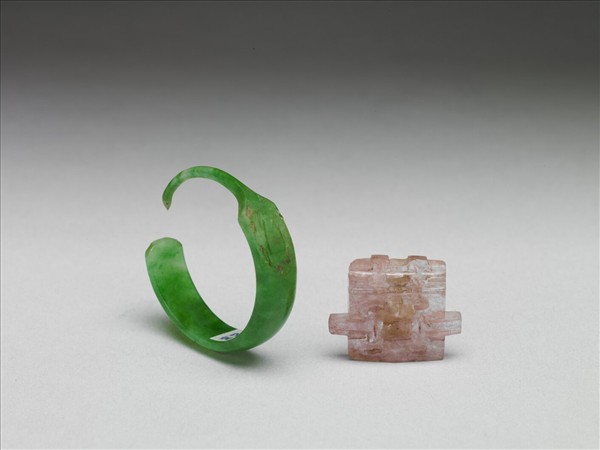 翠玉嵌碧璽囍字耳墜