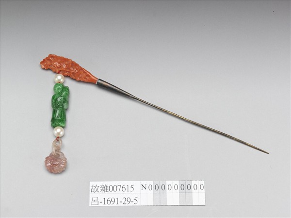 珊瑚翠玉持芝嬰步搖