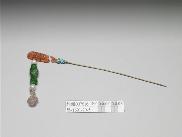 珊瑚翠玉持芝嬰簪