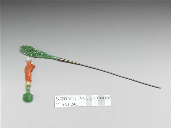珊瑚翠玉持芝嬰簪