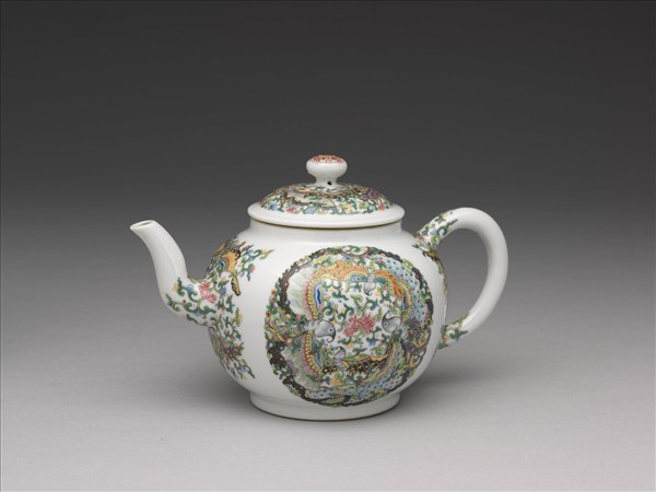 琺瑯彩花蝶紋壺