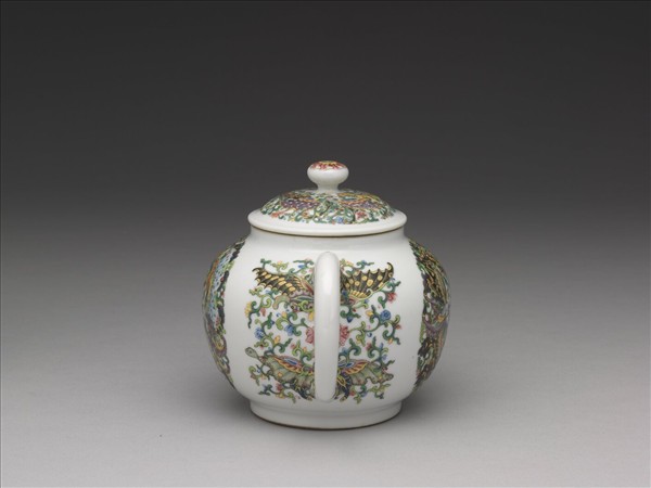 琺瑯彩花蝶紋壺