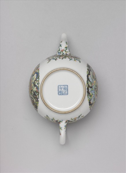 琺瑯彩花蝶紋壺