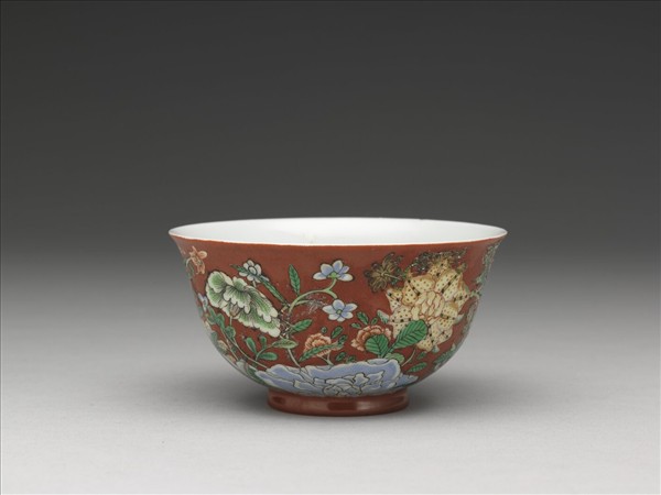 洋彩紅地四季花卉碗