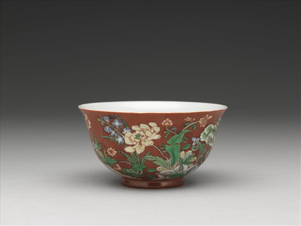 洋彩紅地四季花卉碗