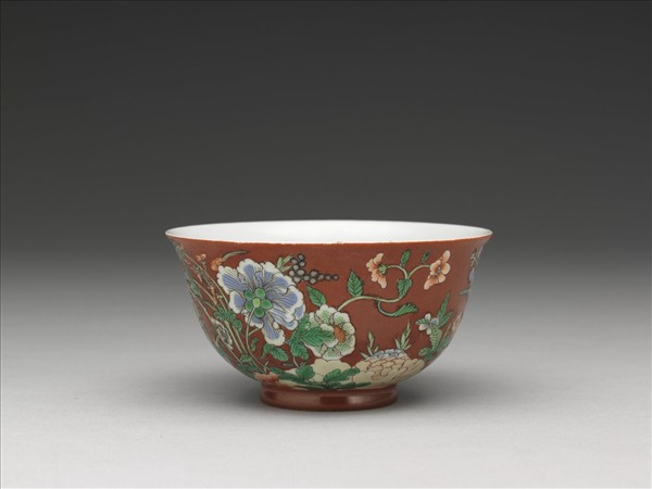 洋彩紅地四季花卉碗