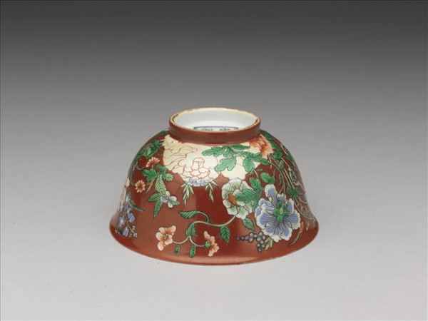 洋彩紅地四季花卉碗