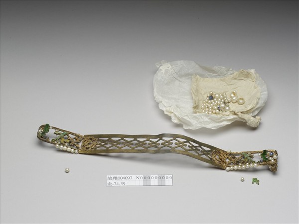 鍍金鏤空嵌珠扁方