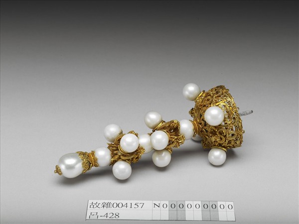 金鑲東珠皇帝朝冠頂