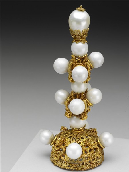 金鑲東珠皇帝朝冠頂