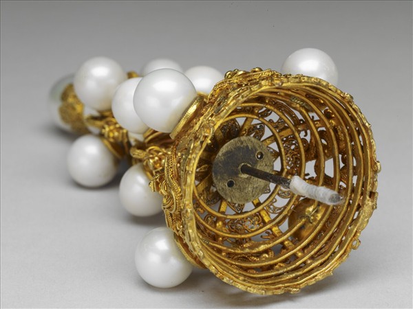 金鑲東珠皇帝朝冠頂