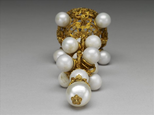 金鑲東珠皇帝朝冠頂