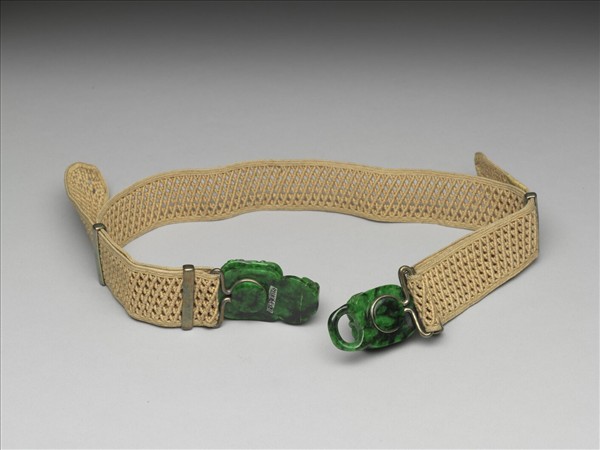 玉鏤雕螭紋帶扣涼帶