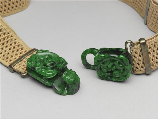 玉鏤雕螭紋帶扣涼帶