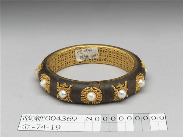 茄楠木嵌珠金纍絲壽字鐲