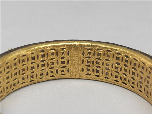 茄楠木嵌珠金纍絲壽字鐲