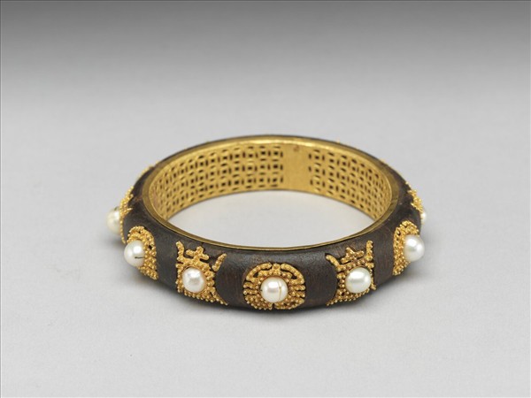 茄楠木嵌珠金纍絲壽字鐲