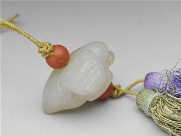 玉獅形佩