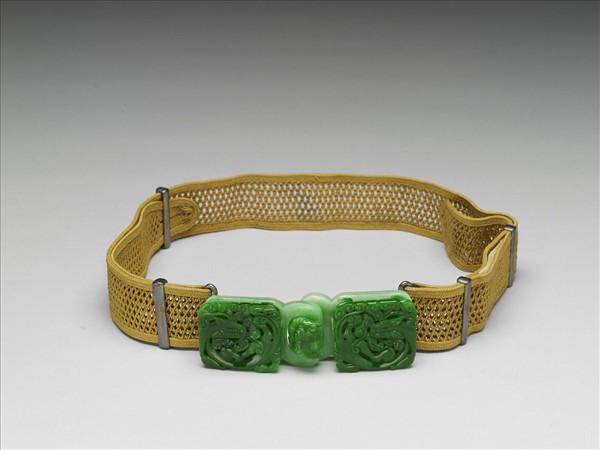 翠玉鏤雕螭紋帶扣涼帶
