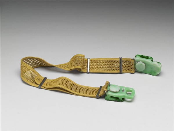 翠玉鏤雕螭紋帶扣涼帶