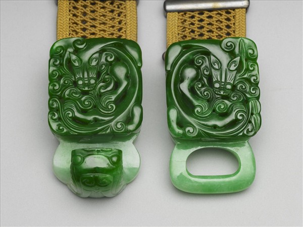 翠玉鏤雕螭紋帶扣涼帶