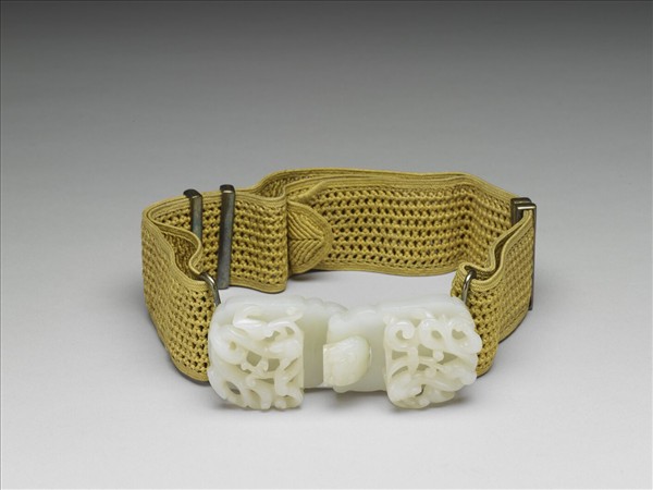 玉鏤雕螭紋帶扣涼帶