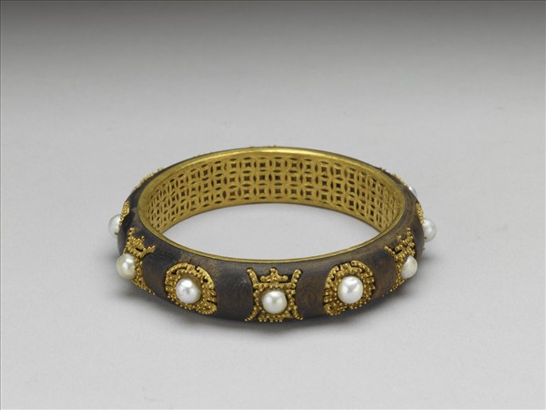 沉香木嵌珠金纍絲壽字鐲