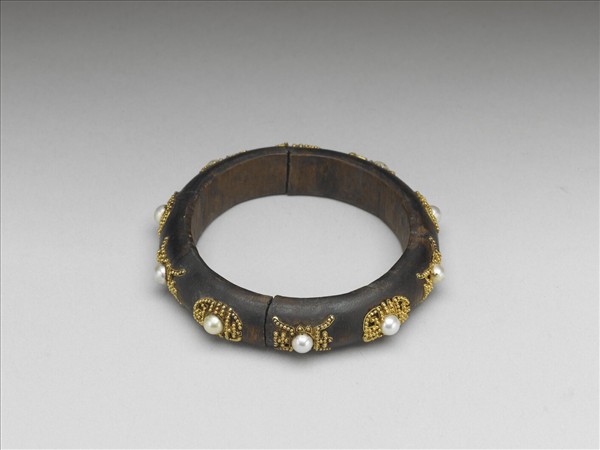 嵌珠沈香鐲