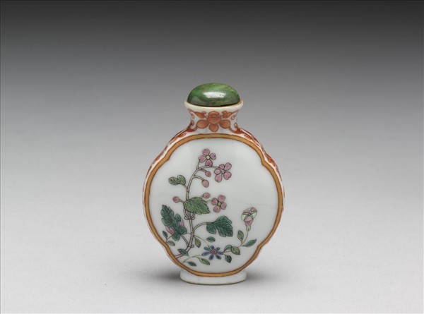 粉彩花卉紋鼻煙壺