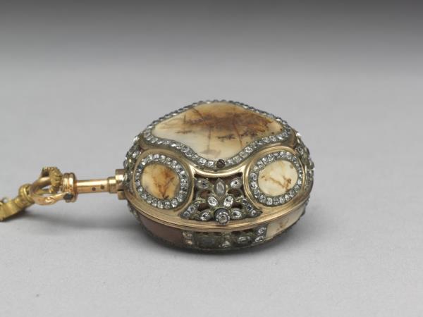 嵌料石瑪瑙懷錶