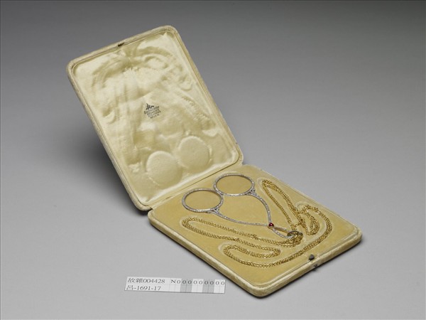 西洋帶鍊鑲鑽眼鏡