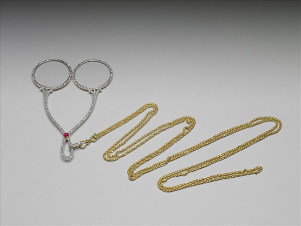 西洋帶鍊鑲鑽眼鏡