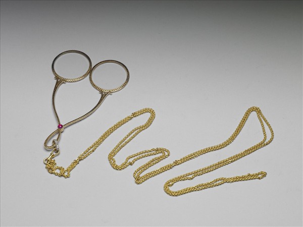 西洋帶鍊鑲鑽眼鏡