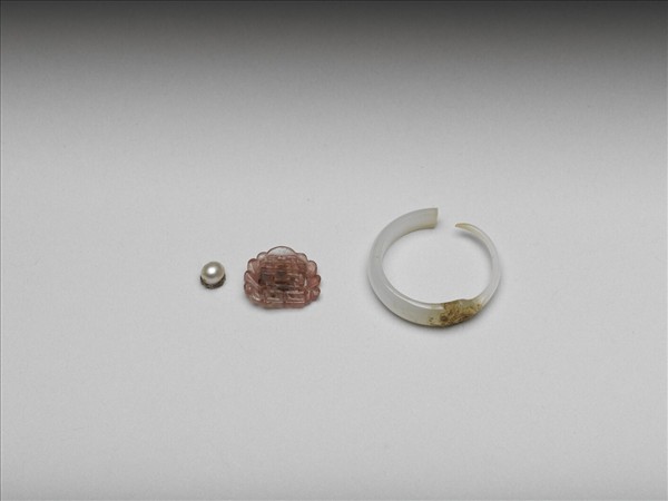 嵌珠碧璽玉耳環