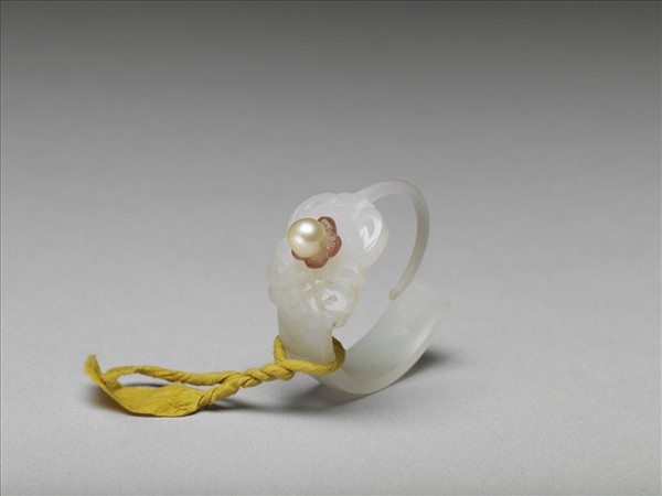 嵌珠碧璽玉耳環