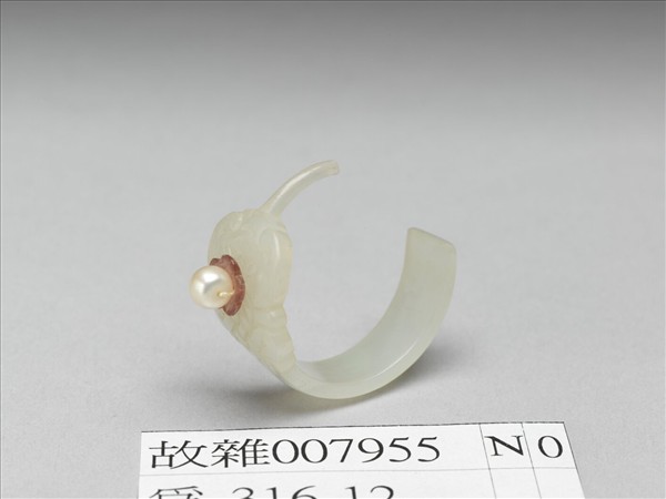 嵌珠碧璽玉耳環