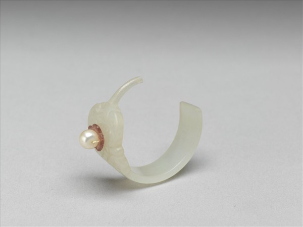 嵌珠碧璽玉耳環