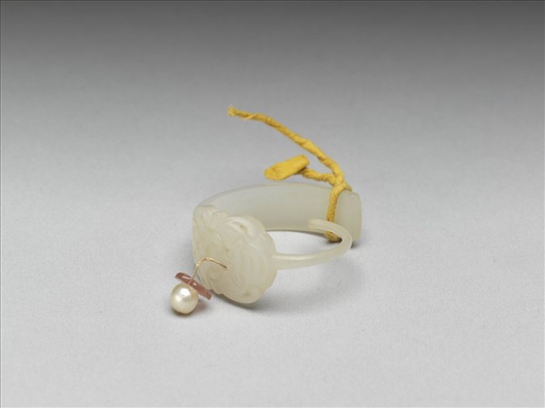 嵌珠碧璽玉耳環