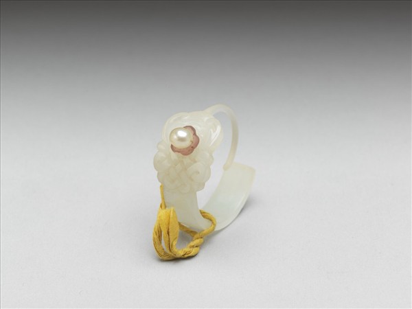 嵌珠碧璽玉耳環