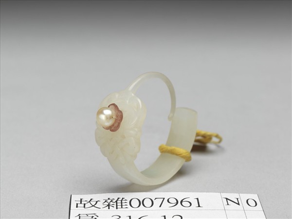 嵌珠碧璽玉耳環