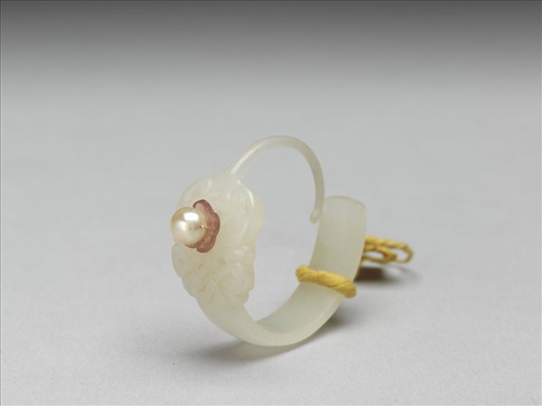 嵌珠碧璽玉耳環