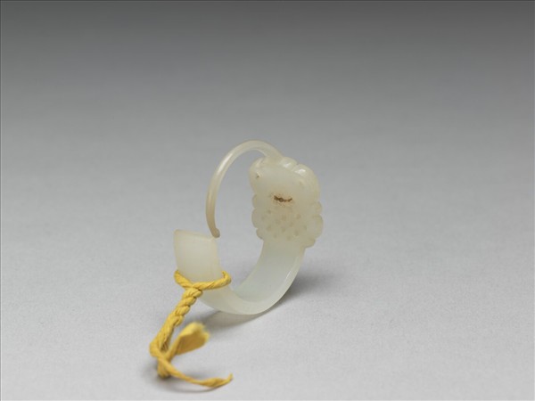 嵌珠碧璽玉耳環