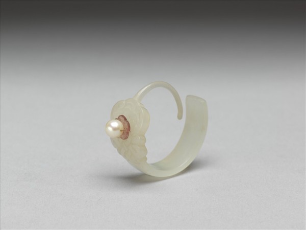 嵌珠碧璽玉耳環