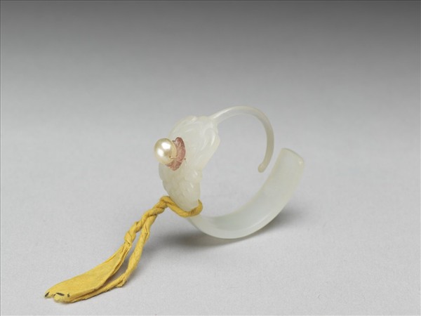 嵌珠碧璽玉耳環