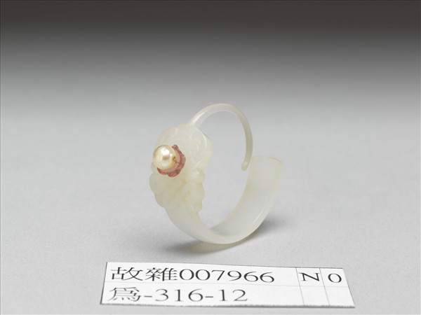 嵌珠碧璽玉耳環